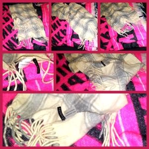 Talbots Plaid shirred and slightly ruffled cashmere scarf with Fringe Ends EUC